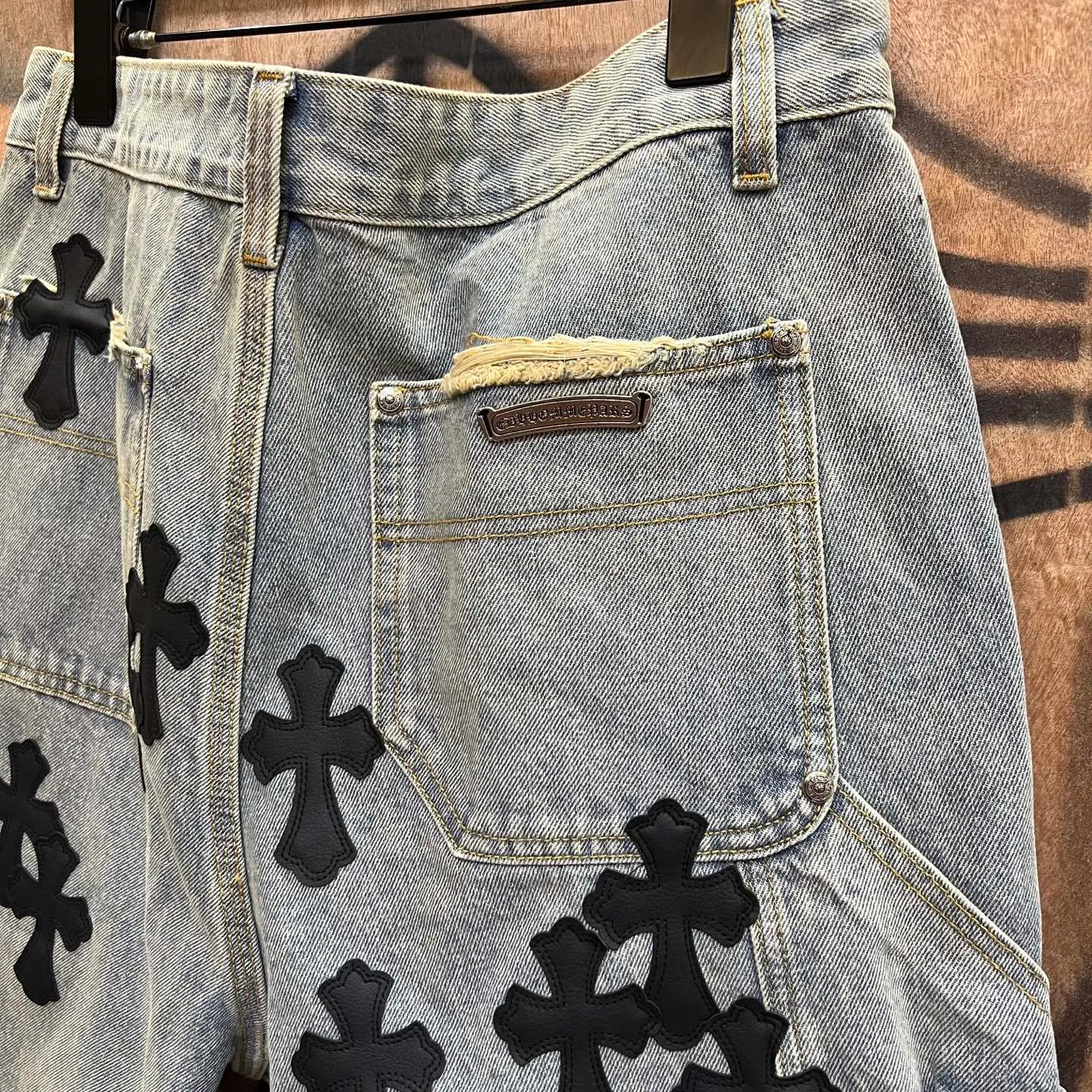 P520 chrome hearts limited series new city limited jeans Chrome Hearts city limited denim shorts vintage levis American made 501 505 517 base version remake Levis American made 501 base version imported sheepskin 925 silver remake Customers provide waist and pants length or height and weight. The studio will select the most suitable base version for you to remake. There are many people doing remakes in the market. Don’t belittle or comment. The difference is visible to the naked eye. See and compare for yourself #CHROME HEARTS Unisex style